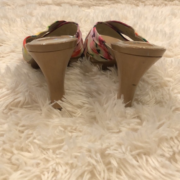 Naturalizer N5 Comfort heel. Colorful floral print. Size 7. - Picture 5 of 9